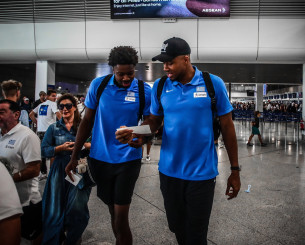 Προσγειώθηκε η Εθνική Ελλάδος στην Κύπρο (video)