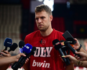 Βεζένκοφ: «Η ομάδα θέλει χρόνο και υπομονή»