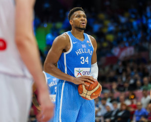 Γιατί ο Γιάννης Αντετοκούνμπο εκτελεί πιο γρήγορα βολές στο Eurobasket απ’ ότι στο NBA