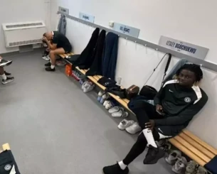 Αποκαλύφθηκαν τα αποδυτήρια του «bomb squad» της Τσέλσι – Εικόνες από ερασιτεχνική ομάδα