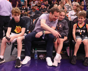 Ο ιδιοκτήτης των Σανς μηνύεται για απαγόρευση πρόσβασης μετόχων σε εσωτερικά αρχεία