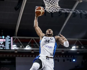Ο «Greek Freak» είναι εδώ: Τι έκανε ο Γιάννης Αντετοκούνμπο στην πρεμιέρα της εθνικής στο Eurobasket (video)