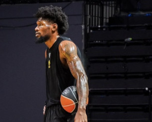 «Πρώτη» για Σίλβα στην ΑΕΚ και... γνωριμία με Σάκοτα και παίκτες