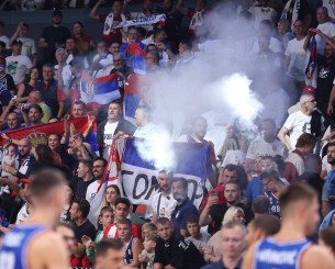 Εντάσεις με πολιτικό φόντο: Οι Σέρβοι οπαδοί συγκρούονται στις κερκίδες του Eurobasket