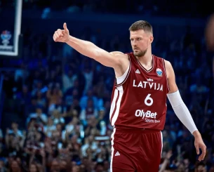 Ο Πορζίνγκις... έσπασε το ρόδι έξω από τα 6.75 κόντρα στην Πορτογαλία (video)