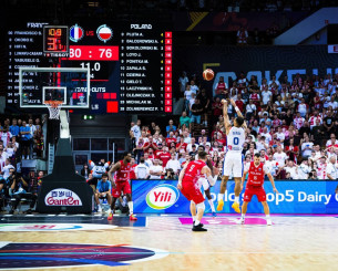 Το τρίποντο του Οκόμπο που «τελείωσε» την Πολωνία (video)