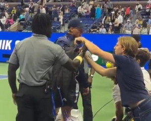 Φίλαθλος προσπάθησε να κλέψει τον Σίνερ και πιάστηκε επ' αυτοφώρω! (video)