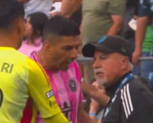 Ξέφυγε ξανά ο Σουάρες και έφτυσε προπονητή της αντίπαλης ομάδας (video)