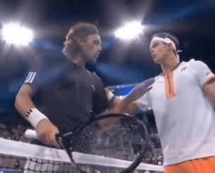 Τσιτσιπάς στον αντίπαλό του: «Την επόμενη φορά μην αναρωτηθείς αν σε χτυπήσω»