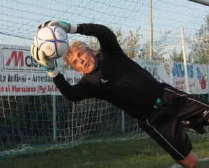 Θρύλος της Serie A ετών 82 επιστρέφει στη δράση - Το μυστικό του «σεξ και καλό φαγητό» (video)