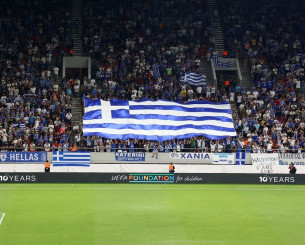 Γαλανόλευκο κύμα: Γέμισε ασφυκτικά το Καραϊσκάκη με 33.000 Έλληνες!