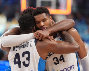 Το κλάμα και η πρώτη κινηση του Γιάννη μετά το μετάλλιο (video)