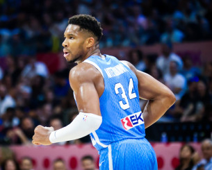 Τρομακτικό όπως ο ίδιος: Αυτό είναι το αυτοκίνητο που οδηγεί ο Γιάννης Αντετοκούνμπο