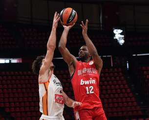 Κίναν Έβανς, η επιστροφή: Το πρώτο καλάθι του Αμερικανού με τη φανέλα του Ολυμπιακού (video)