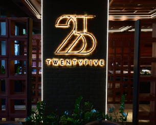 Χαμόγελα, φωτογραφίες και... Ολυμπιακή αύρα στα εγκαίνια του «25» από τον Πίτερς στο Μικρολίμανο (pics)