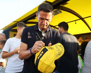 Χιμένεθ και παίκτες μοίρασαν αυτόγραφα στη ΔΕΘ (pics)