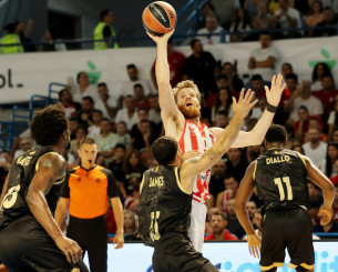 Με clutch Τζέιμς η Μονακό λύγισε τον Ολυμπιακό σε φιλική μάχη στην Κύπρο