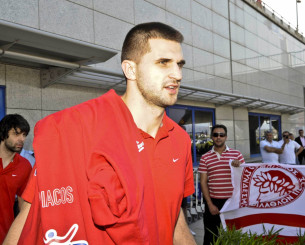 «Αγαπάω τον Ολυμπιακό»: Η ατάκα του Κλέιζα στους Έλληνες δημοσιογράφους στη Ρίγα