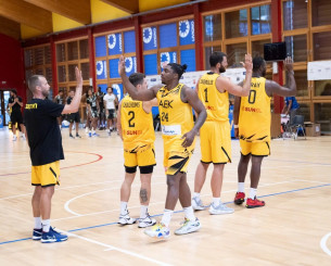 Αναχωρεί για Ρουμανία η ΑΕΚ - Στην αποστολή ο Χαραλαμπόπουλος