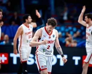 Η Τουρκία πήρε την πρόκριση στα ημιτελικά του Eurobasket για πρώτη φορά μετά από 24 χρόνια