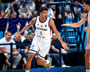 Το buzzer beater τρίποντο του ντα Σίλβα από το κέντρο του γηπέδου (video)