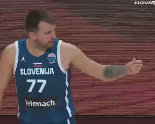 Ο Ντόντσιτς χρεώθηκε με τέταρτο φάουλ και έκανε νόημα στους διαιτητές ότι τα... παίρνουν (pic)