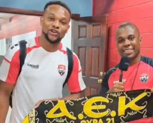 «Μόνο ΑΕΚ» - Ο Λιβάι Γκαρσία πόζαρε με κασκόλ της Ένωσης (video)