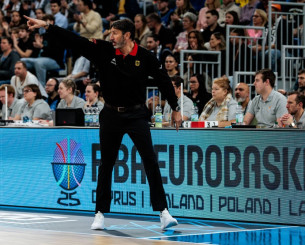 Ο Μουμπρού ανάρρωσε και επιστρέφει στον πάγκο της Εθνικής Γερμανίας