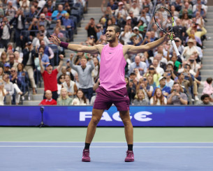 Τι είναι αυτό που φοράει στα γόνατα Αλκαράθ - Πώς βοηθάει στο παιχνίδι του (video)