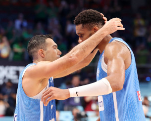 Η ατάκα του Σλούκα στο φινάλε στους συμπαίκτες του μετά την πρόκριση (video)