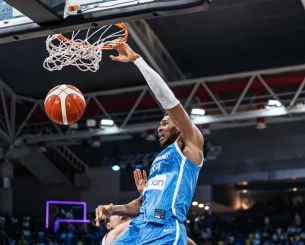 H «πτήση» του Γιάννη στην κορυφή των εντυπωσιακότερων στιγμών της τελευταίας αγωνιστικής μέρας του EuroBasket (video)