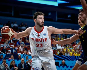 «Είναι ο MVP του Eurobasket»: Οι Σουηδοί «υποκλίθηκαν» στον Σενγκούν