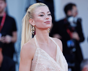 Την είπαν κλέφτρα, παράτησε το τένις για να γίνει μοντέλο και τώρα λάμπει στο κόκκινο χαλί της Βενετίας