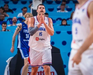 Η Σερβία έφτασε στο Βελιγράδι και οι παίκτες της έφυγαν τρέχοντας (video)