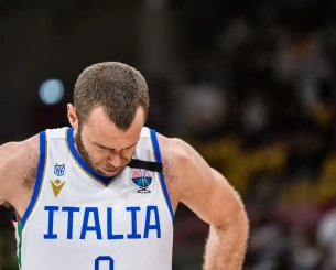 Με πένθος στη φανέλα λόγω Αρμάνι η Ιταλία κόντρα στην Κύπρο