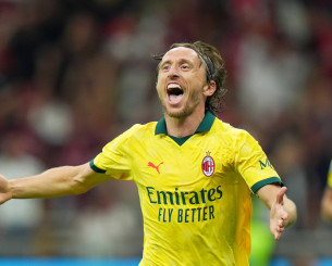 Ο 40χρονος Μόντριτς πανηγύρισε έξαλλα σαν... παιδάκι την μεγάλη νίκη της Μίλαν (video)