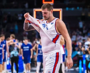 Οι Σέρβοι σε... κατάθλιψη: Εικόνες απογοήτευσης από τον σοκαριστικό αποκλεισμό τους στο Eurobasket