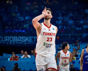 O Σενγκούν έκλεισε τα σχόλια μετά τον σάλο για την ανάρτησή του