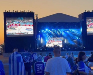 Οι «Πελαργοί» έδωσαν γαλανόλευκη απόχρωση έξω από τη «Xiaomi Arena» (video)