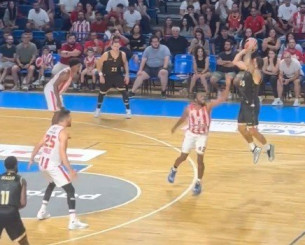 Το νικηφόρο τρίποντο του Μάικ Τζέιμς εναντίον του Ολυμπιακού στην Κύπρο (video)