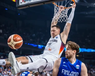 Ιστορικό... ημίχρονο από την Γερμανία που σταμάτησε στους 61 πόντους κόντρα στη Φινλανδία