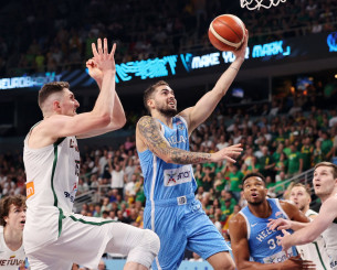 O Tολιόπουλος φώναξε δυναμικά «παρών» κόντρα στη Λιθουανία έχοντας 75% στο τρίποντο