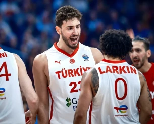 Τα στιγμιότυπα της Τουρκίας από το πρώτο ημίχρονο: Λάρκιν, Οσμάν και Σενγκούν κόντρα στην Γερμανία (video)