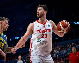 Σενγκούν λαμπρός έστειλε την Τουρκία στους «8» του Eurobasket 2025