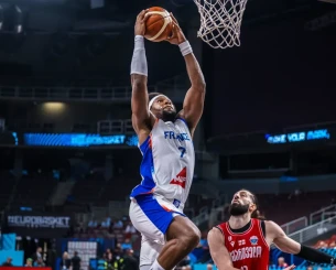 Γιαμπουσέλε: «Υπάρχουν ομάδες από την Ευρώπη που με προσέγγισαν, δεν κλείνω καμία πόρτα»