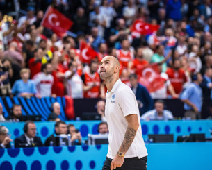 Ξυπόλητη στ' αγκάθια