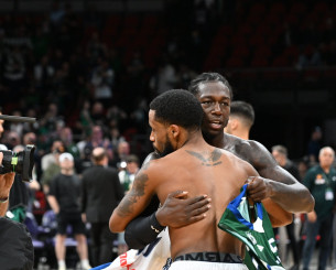 Όμορφη στιγμή: Ναν και Κότον αντάλλαξαν φανέλες (video)