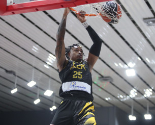 Πέταγε... φωτιές η ΑΕΚ και νίκησε με 100άρα την Βαρέζε