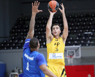 Νίκησε την Καρδίτσα με πολυφωνία η ΑΕΚ