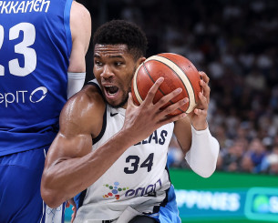 Ο Γιάννης είπε στον κόσμο να σταματήσει να στέλνει τούρκικες σημαίες στο live του